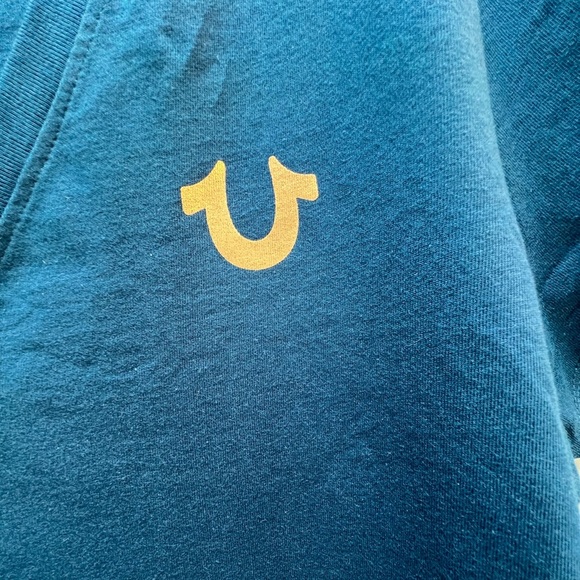 True Religion Blue/Dark Teal V-Neck T-Shirt with Gold Horse Shoe Size XXL - Picture 5 of 7